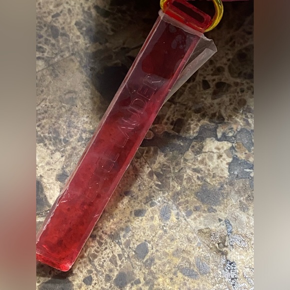 Lilly Pulitzer x Estee Lauder - created the perfect spring 2024 makeup bag - Picture 5 of 9